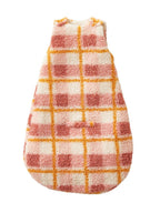 Bakside av bilsovepose for baby i teddyfleece TOG 3,5 rutete