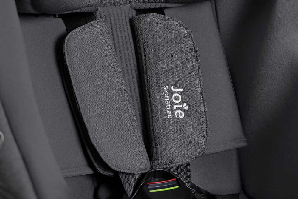 Bilstol i-Harbour E i-Size 61-105 cm Ebony Joie installasjon med Isofix