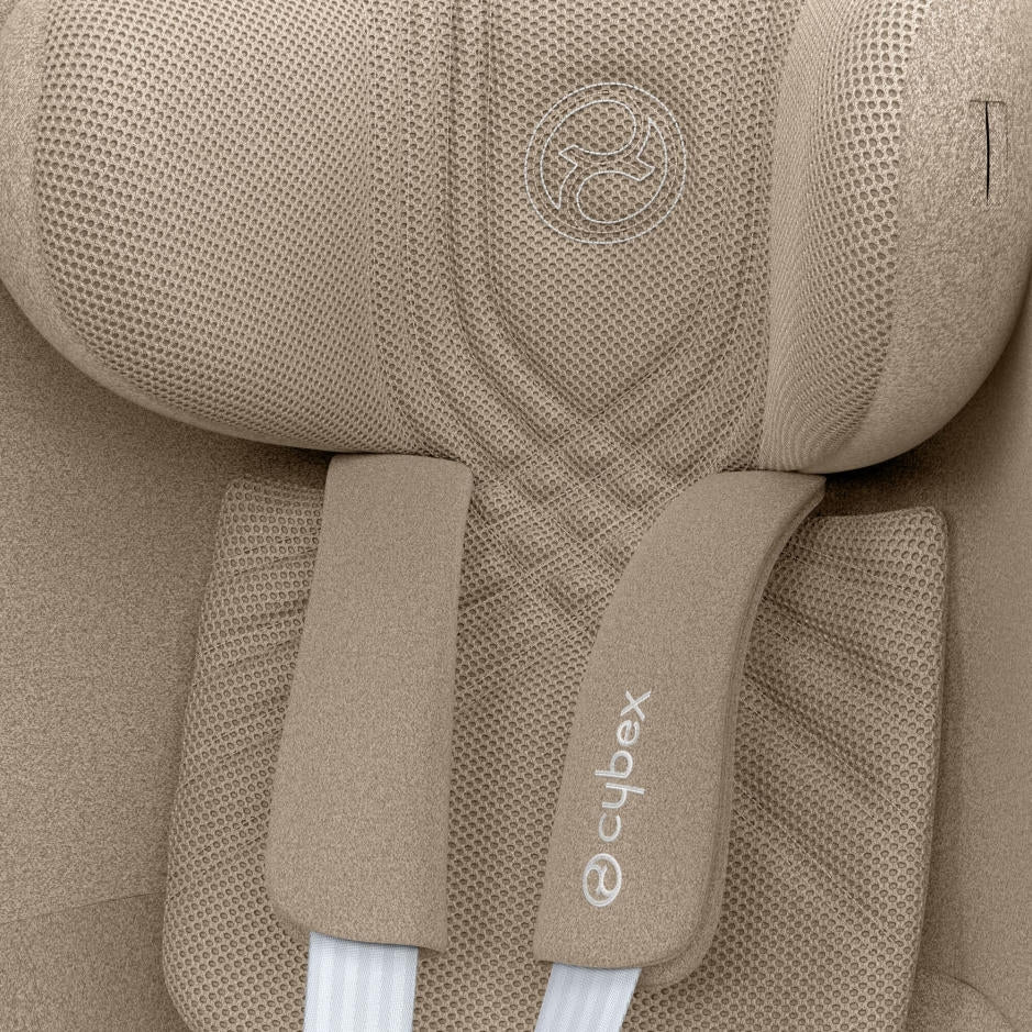 Nærbilde av ISOFIX feste på Bilstol i-Size PLUS 45-105 cm 360° Sirona T Cozy Beige