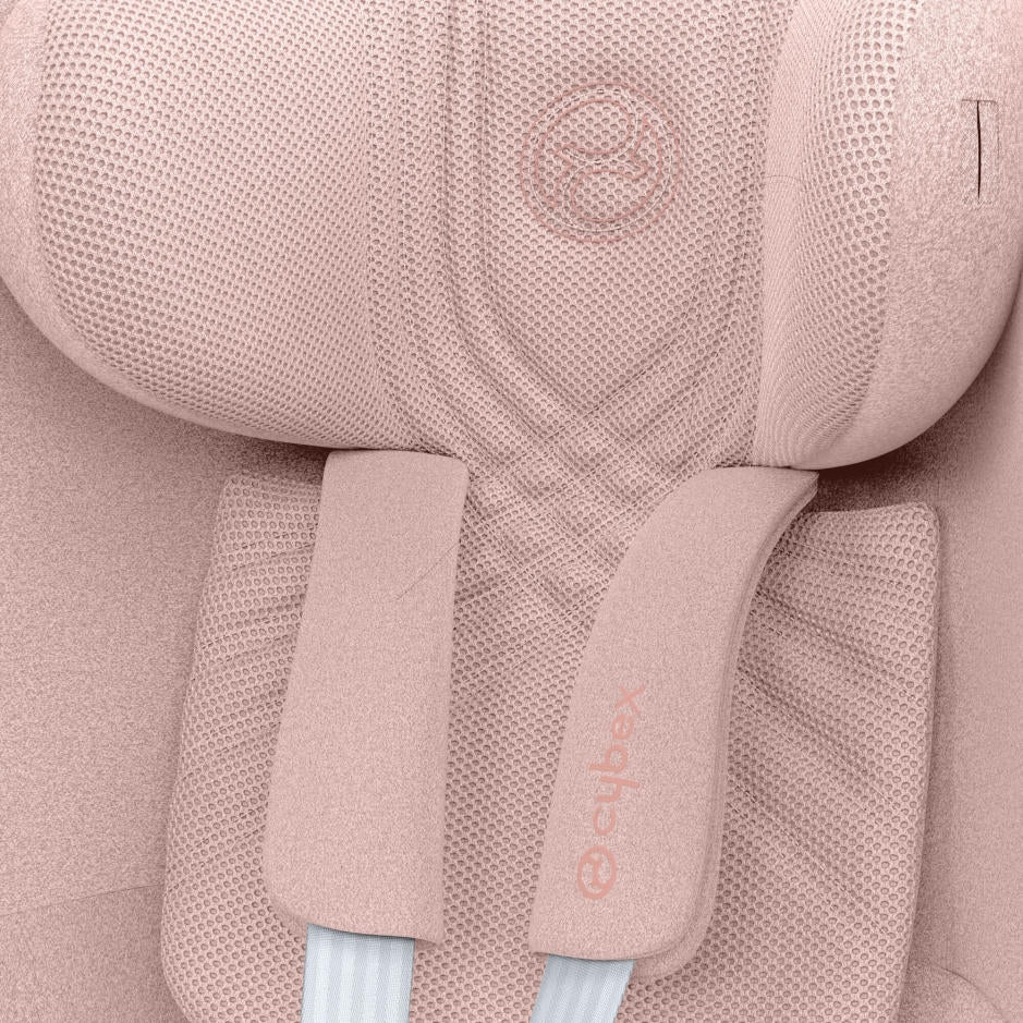 Sittestillinger demonstrert på Bilstol i-Size PLUS 45-105 cm 360° Sirona T Peach Pink - Cybex