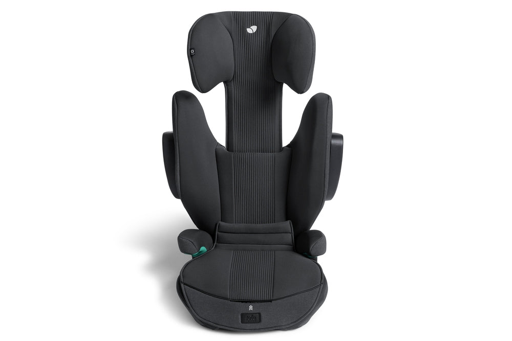 Nærbilde av belteføring på Bilstol i-Traver Signature i-Size 100–150 cm Ebony