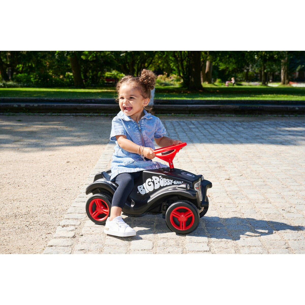 Bobby Car Classic Little Rocker gåbil montert med hjul