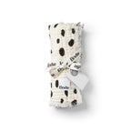 Nærbilde av stoffstruktur på Bomullsteppe Dalmatian Dots Grande