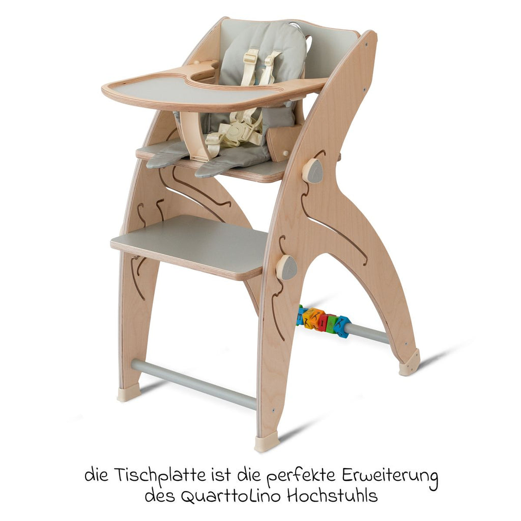 Bordplate i tre for barnestol Quarttolino vist sammen med babyskall