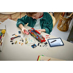 Detalj av kabin med plass til fire minifigurer Brannbil for flyplass 60499