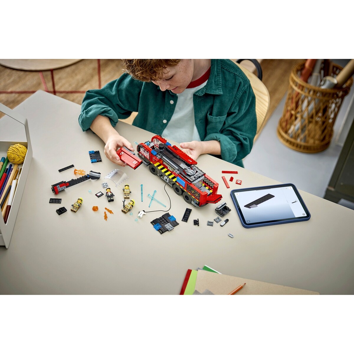 Detalj av kabin med plass til fire minifigurer Brannbil for flyplass 60499