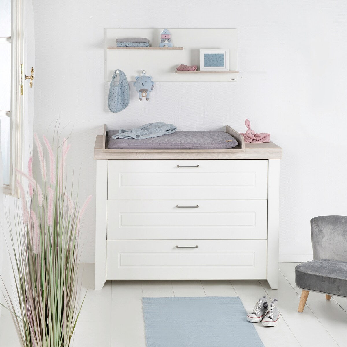 Bred stellekommode Felicia med stelletopp 90 cm høyde bakside