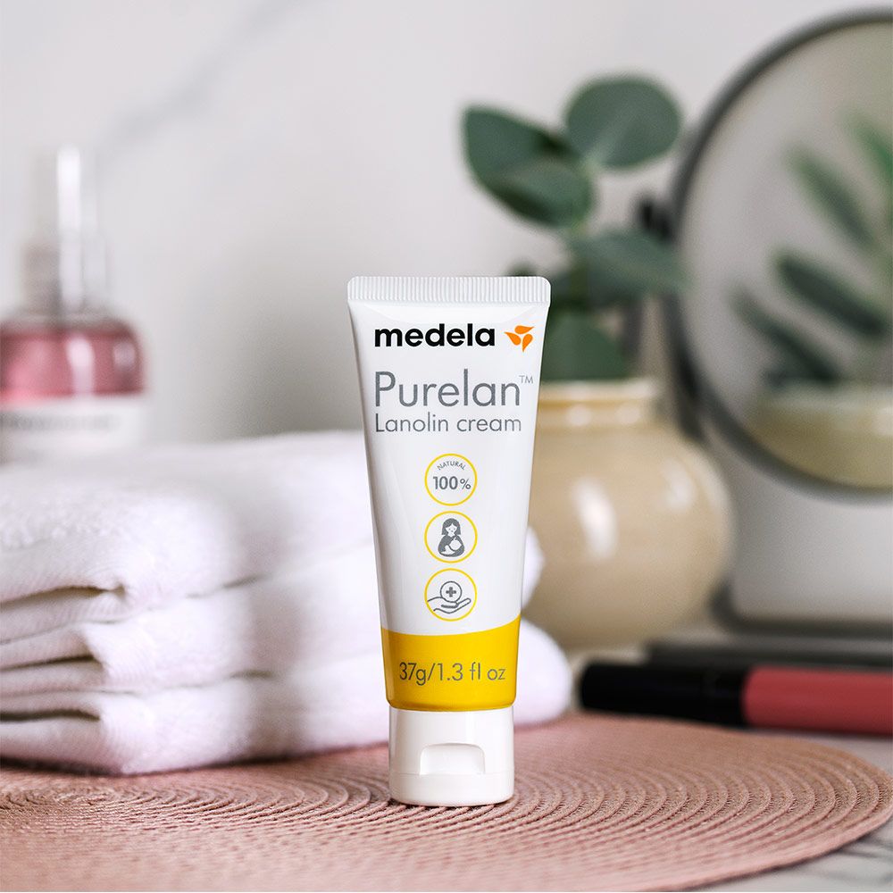 Brystvortesalve Purelan 37 g med 100 % lanolin brukt på hud