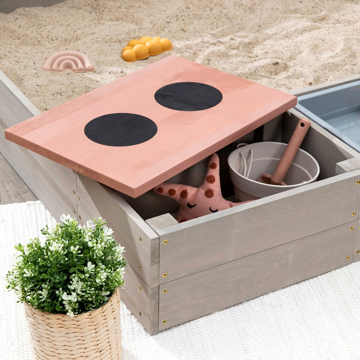 Sandkasse Wild 120x120x20 cm med tildekking i sypresstre - MUDDY BUDDY