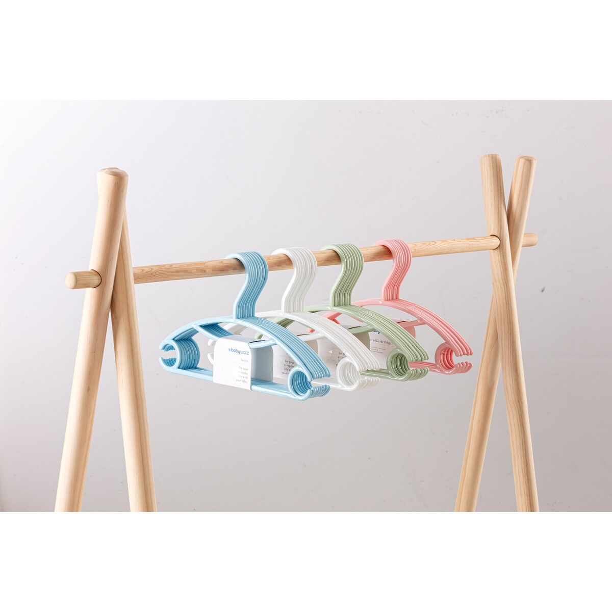 Kleshengere for barn 8-pakning i plast 31 cm - BASICS