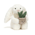 Cream Bunny med plante kosedyr montert