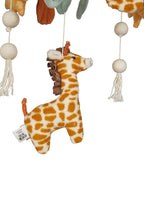 Detalj av giraffigur i Dekorativ uro Safari med trefigurer og stjerner