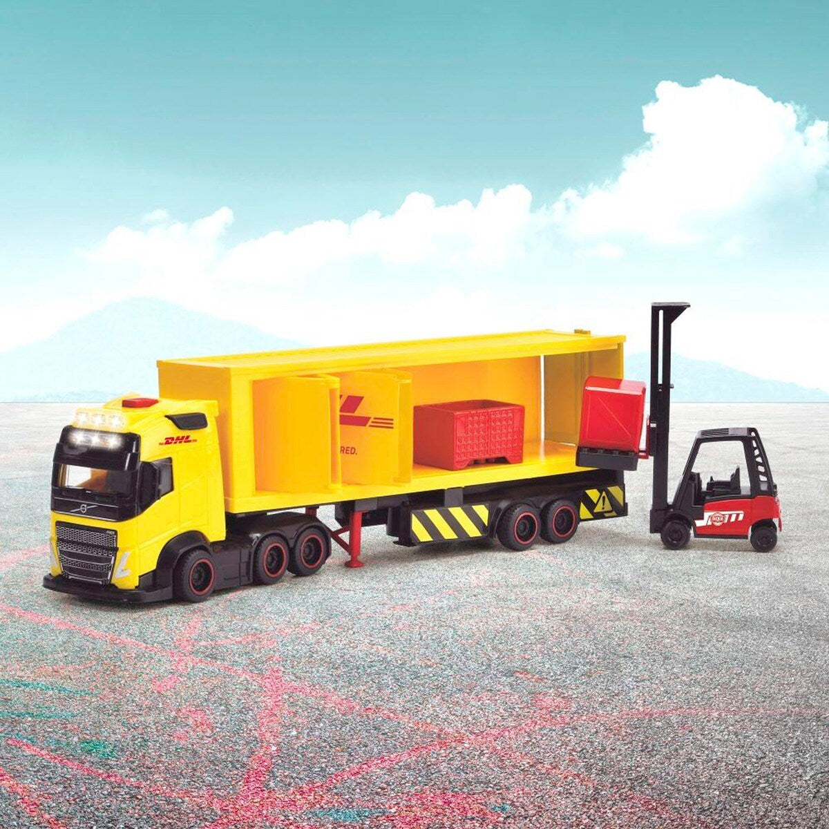 Montert DHL lastebil Volvo FH16 med gaffeltruck i lek