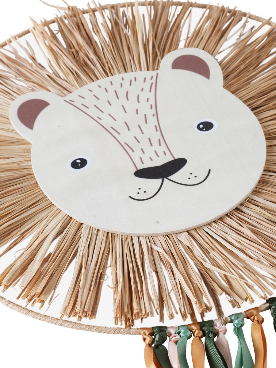 Drømmefanger løve i naturlig raffiabast 68 cm detalj av brodert ansikt