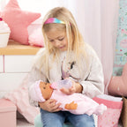 Detalj av ansikt på Dukke First Words Baby med 24 lyder 38 cm