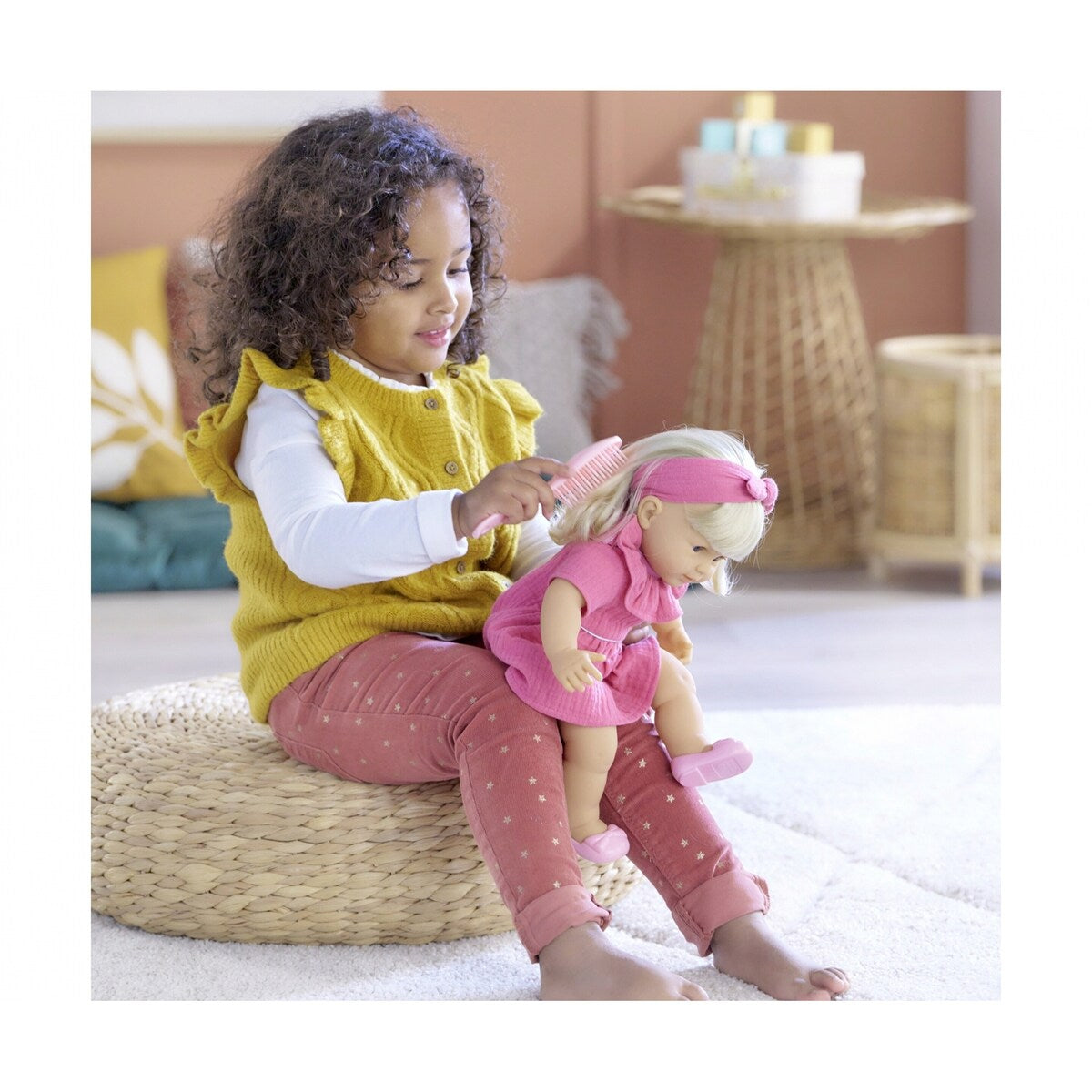 Dukke Jade blond myk kropp 36 cm med klær