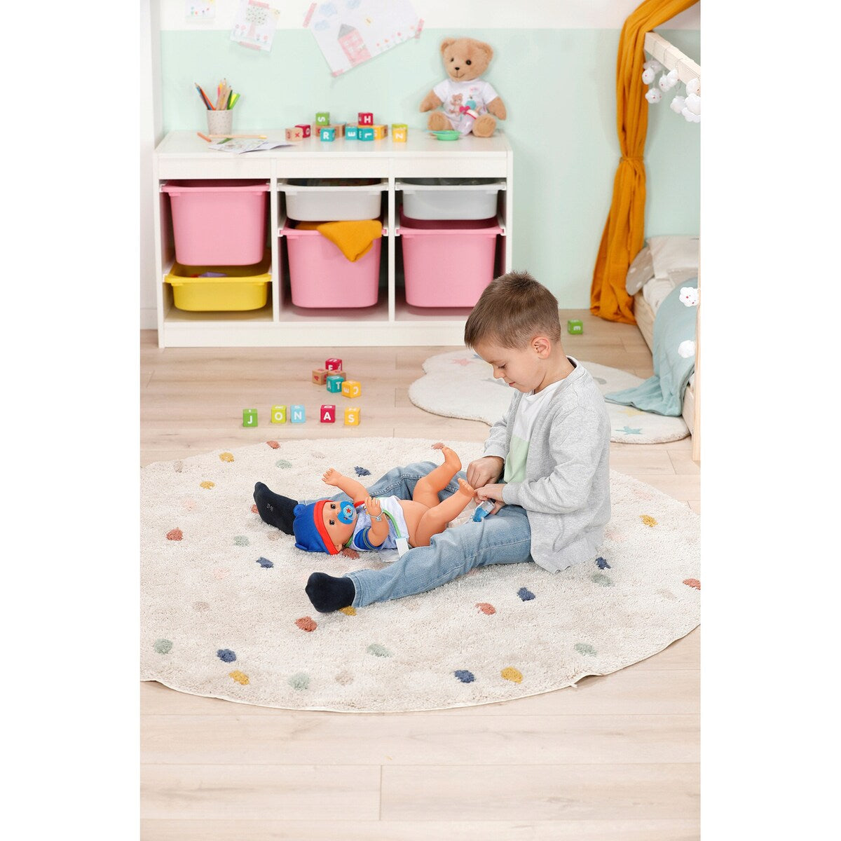 Dukke Jonas 43 cm med 10 funksjoner med flaske
