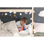 Dukke Jonas 43 cm med 10 funksjoner med tilbehør