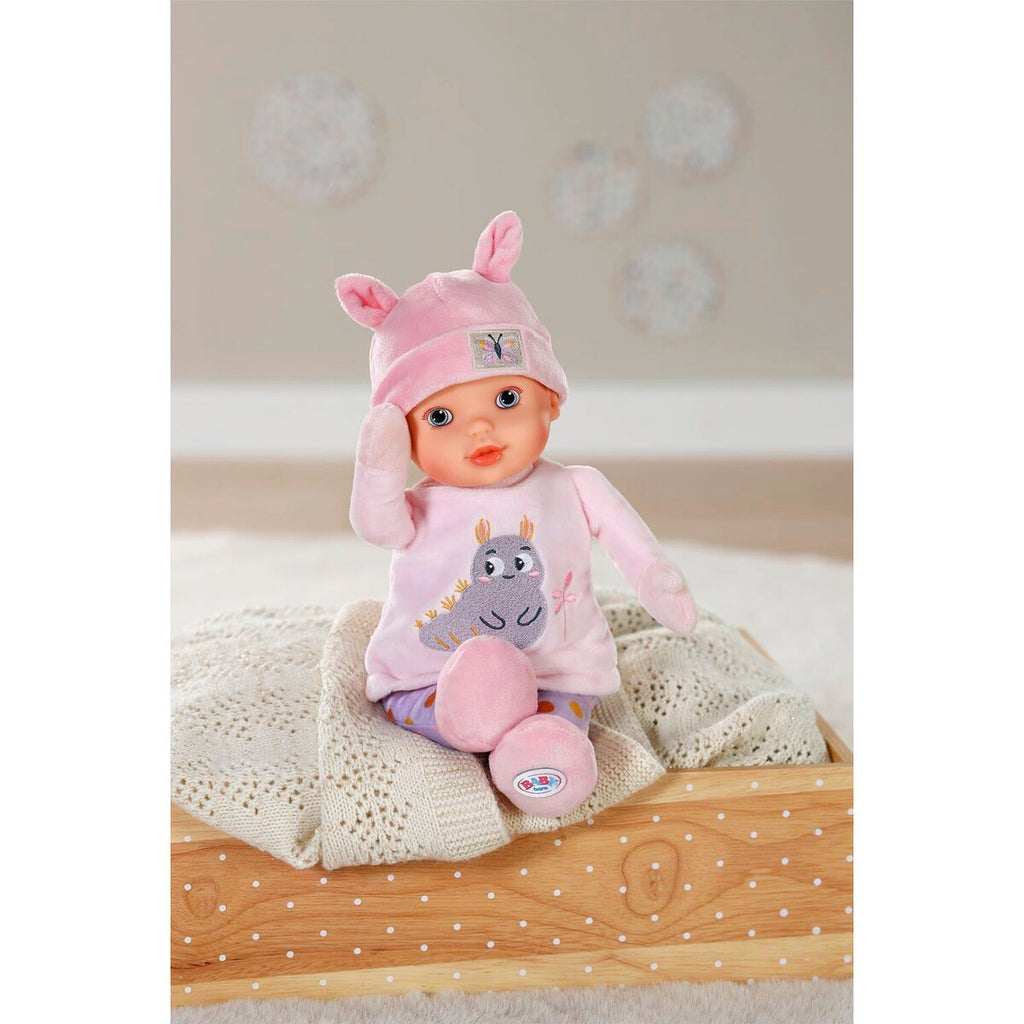 Dukke Sweetie for babies med rangle montert i lekepose