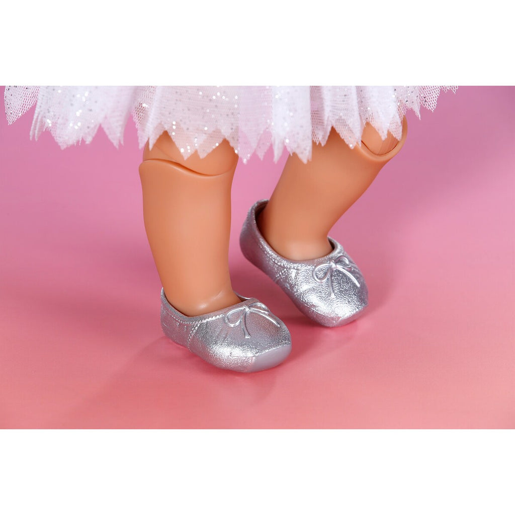 Nærbilde av svanestikk på Dukkeklær ballerinaantrekk 43 cm fra 3 år