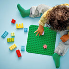 DUPLO® byggeplate i grønn 10460 detalj av klosser festet