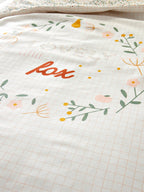 Bakside av dynetrekk for baby uten putetrekk blomstermotiv