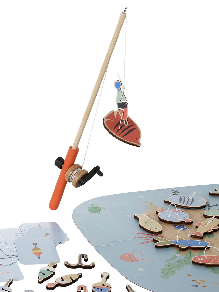 Fiskespill i FSC®-sertifisert tre 50x50 cm montert med fiskestenger