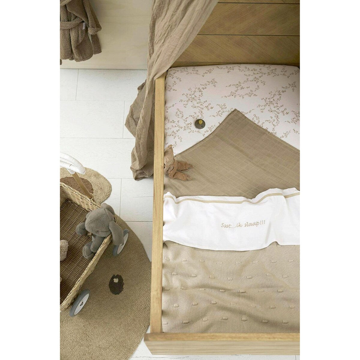 Detalj av stoffkvalitet på Formsydd laken i jersey 50x90 cm bomull Meyco Baby