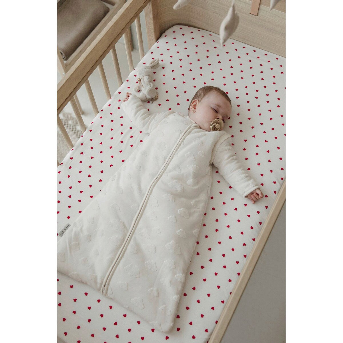 Formsydd laken i jersey 50x90 cm bomull Meyco Baby vist fra siden