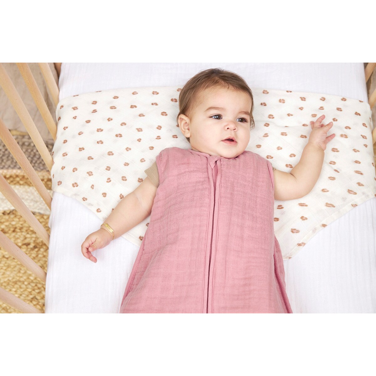 Detalj av Formsydd laken musselin bomull 60x120 cm Meyco Baby