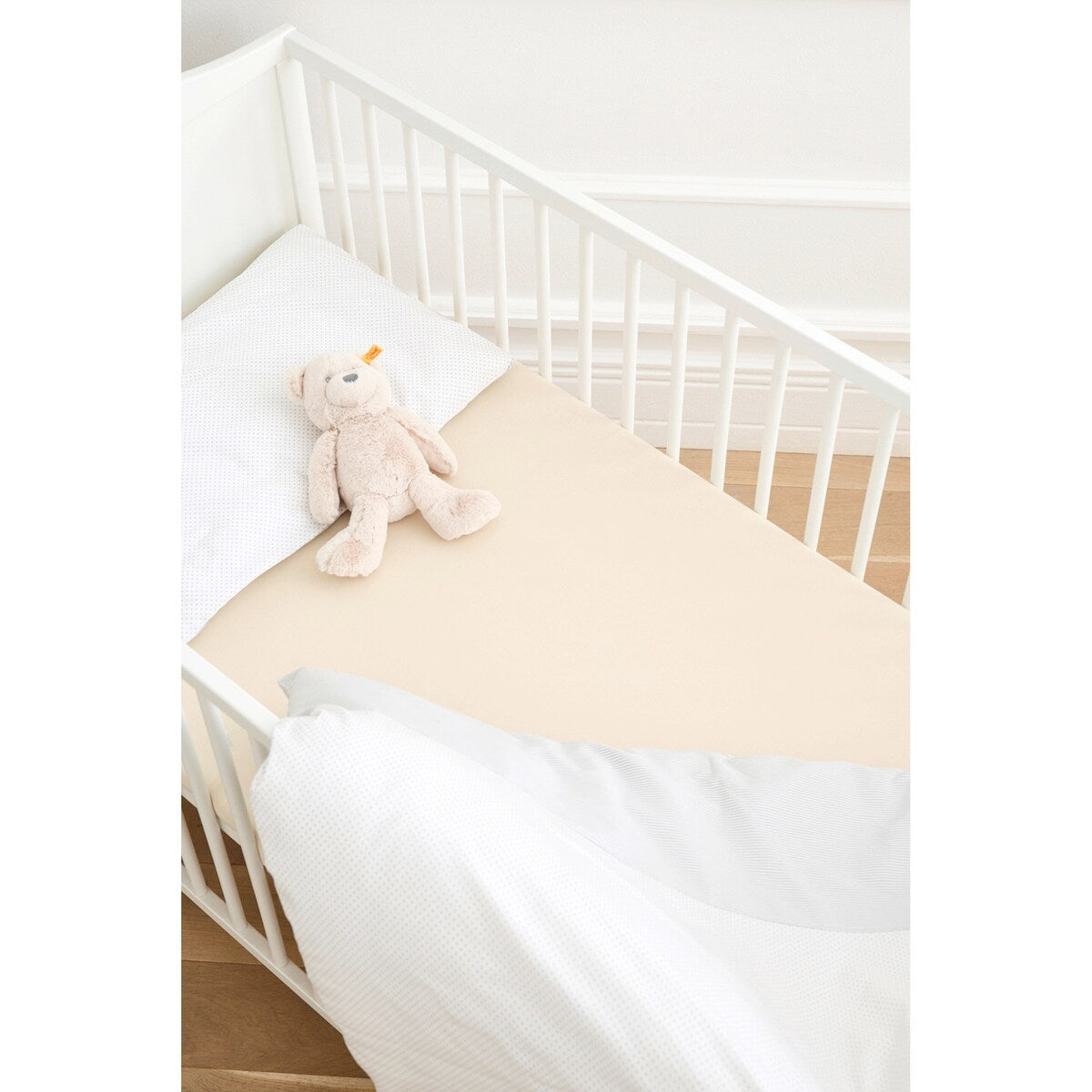 Montert Formsydd laken TENCEL™ lyocell 60x120-70x140 cm på madrass