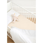 Formsydd laken TENCEL™ lyocell 90x200 cm - baby-walz BASICS montert på madrass