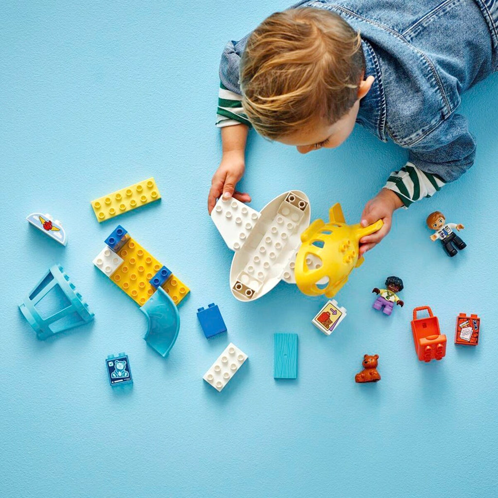 Detalj av figurer i Første besøk på flyplassen 23 deler fra 2 år - LEGO® DUPLO®