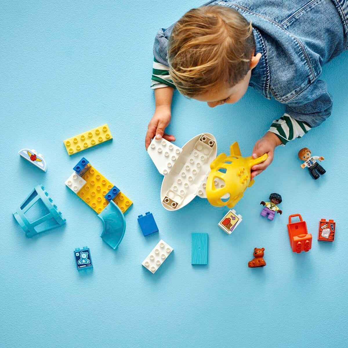 Detalj av figurer i Første besøk på flyplassen 23 deler fra 2 år - LEGO® DUPLO®