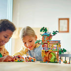 Montert Friends trehytte 42652 med LEGO Friends-figurer