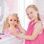 Nærbilde av make-up-palett på Frisør- og sminkehode Charlene Super Model