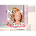 Detalj av hår og sminke på Sister Styling Head Princess