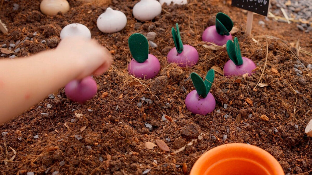 Frukt- og grønnsakssett i gummitre 6 deler - PlanToys