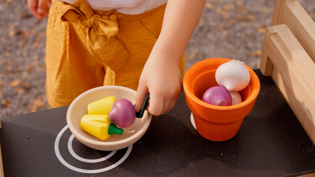 Frukt- og grønnsakssett i gummitre 6 deler - PlanToys