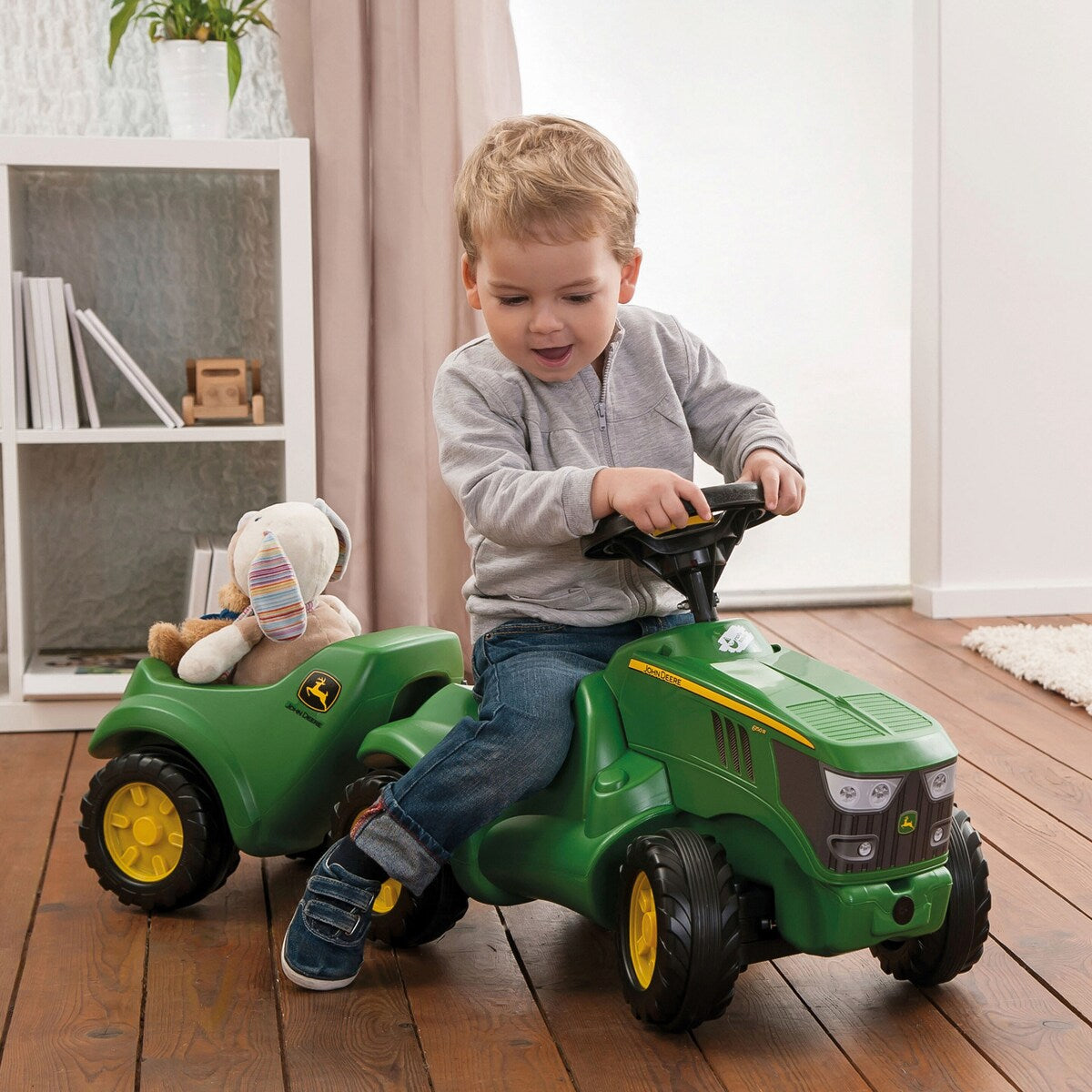 Detalj av lenkrad med tut på Gåbil rollyMinitrac John Deere 6150R