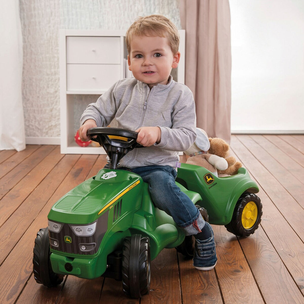 Nærbilde av stille gummihjul på Gåbil rollyMinitrac John Deere 6150R