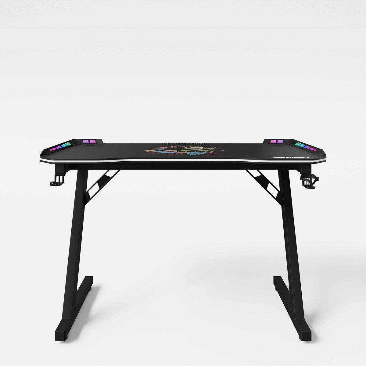 Nærbilde av koppeholder på Gamingbord MINECRAFT med LED og koppeholder Z-fot metall