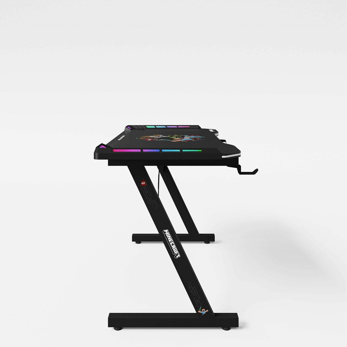 Nærbilde av metall Z-fot på Gamingbord MINECRAFT med LED og koppeholder Z-fot metall