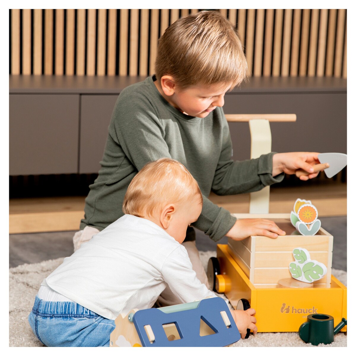 Nærbilde av gummihjul på Gåvogn Learn to Walk med to hastigheter
