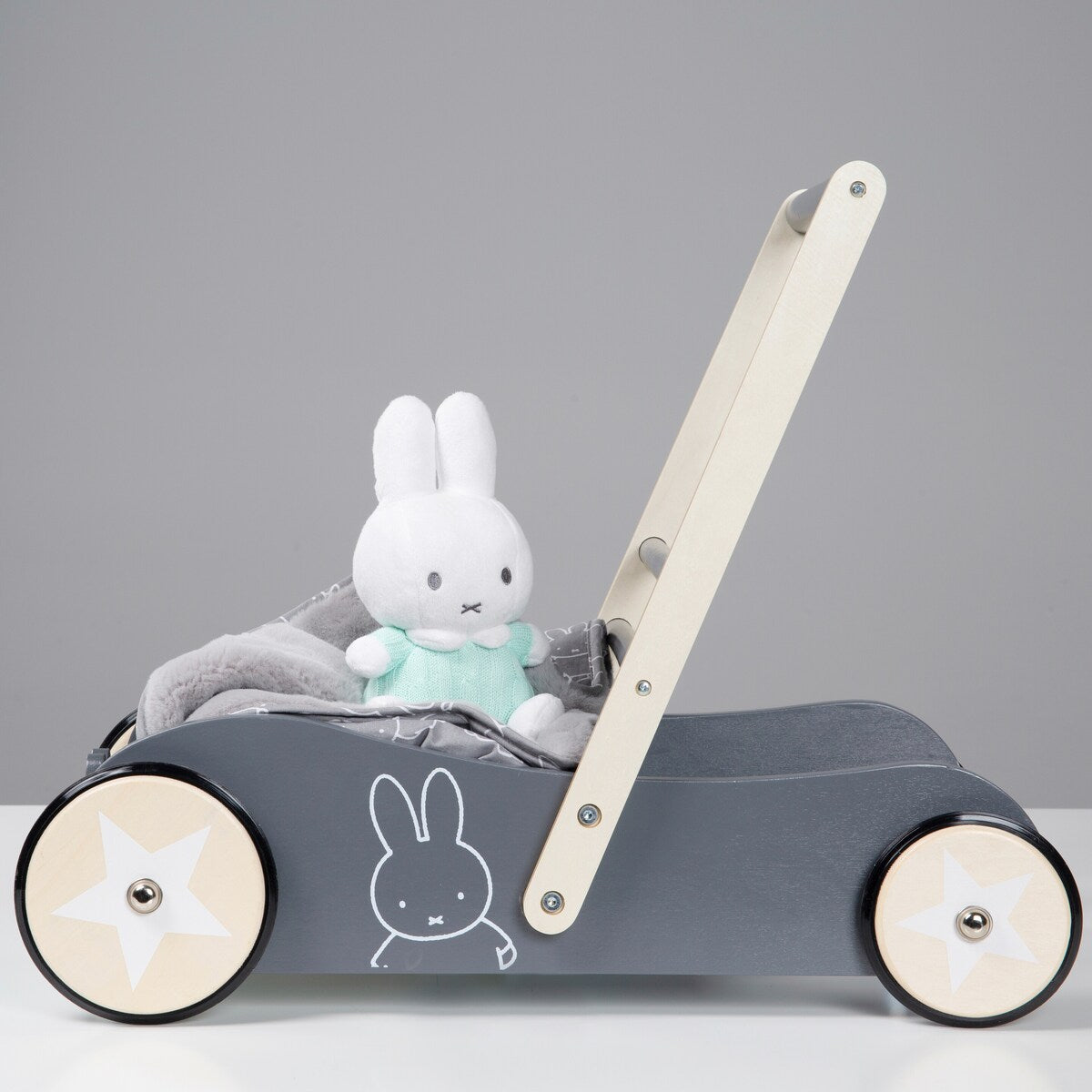 Montert Gåvogn med brems Miffy fra 12 mnd massivtre natur/mint