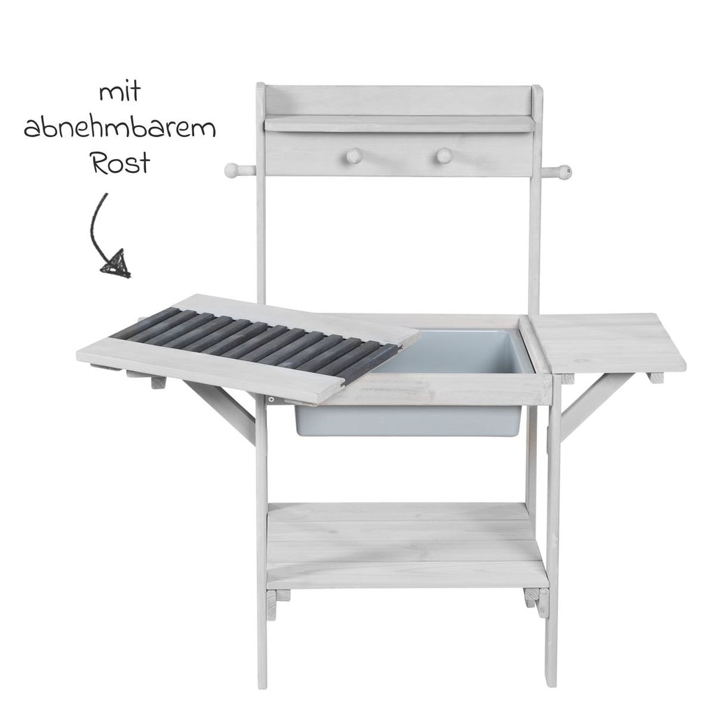 Montert Gjørmekjøkken BBQ i heltre med lekekar i utendørs miljø
