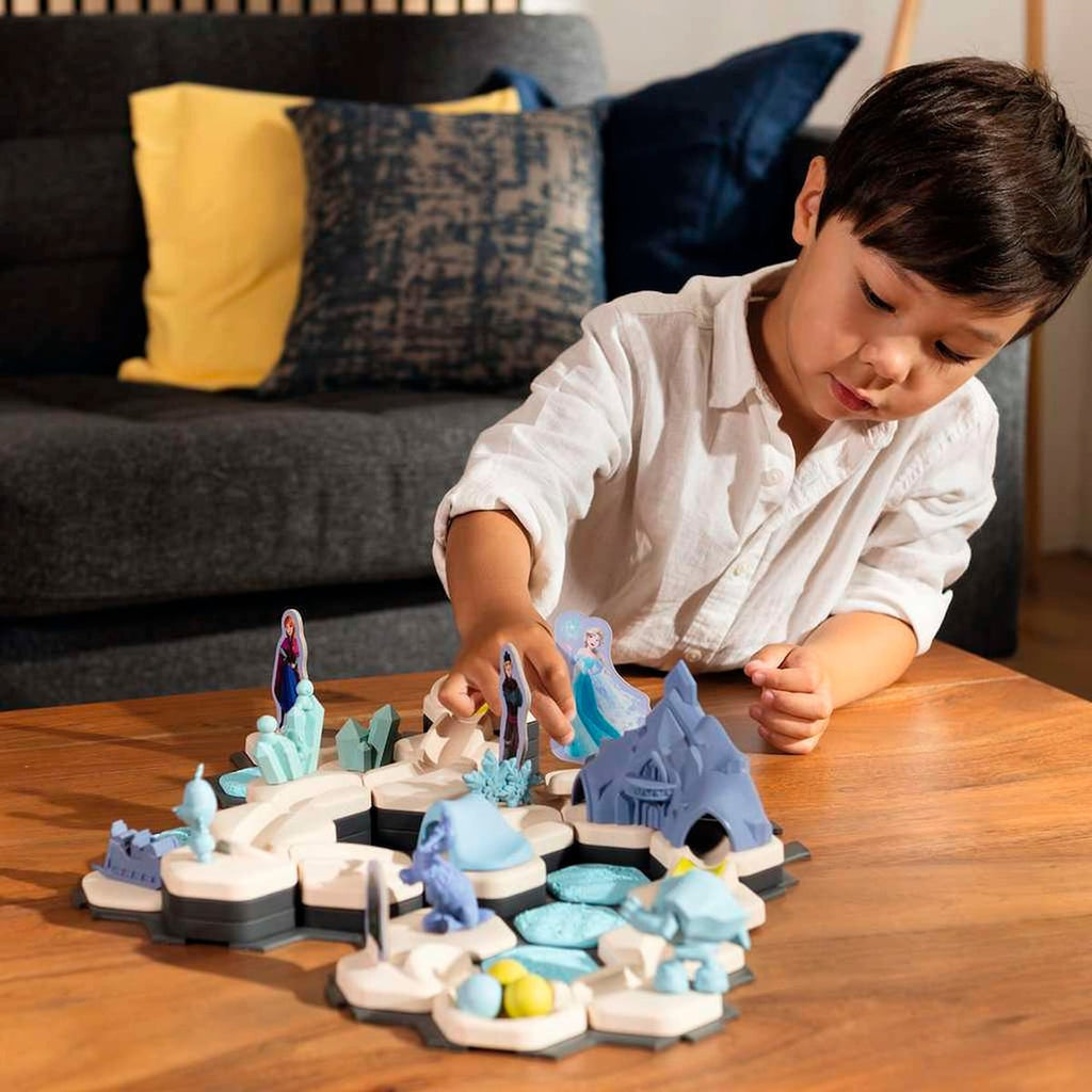Pappfigurer og ispalass dekorasjon i GraviTrax Junior starter-sett Frozen