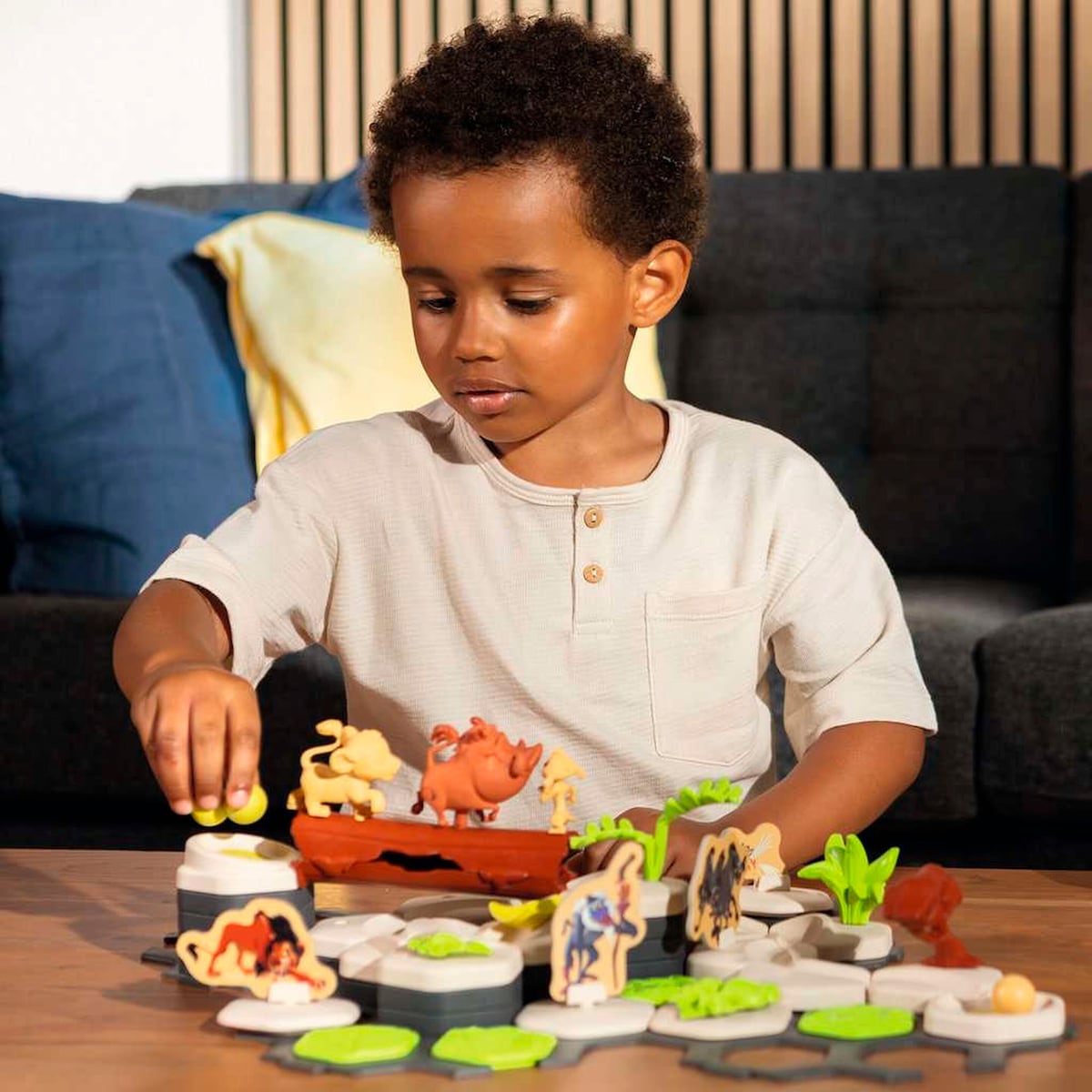 GraviTrax Junior starter-sett Lion King med kulebane i bruk