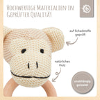 Nærbilde av gripering med rangle i tre og bomull, ape