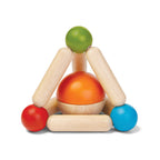 Detalj av Gripering pyramide fargerik i gummibaumtre
